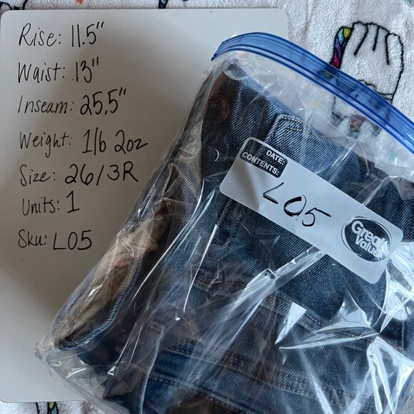 Hollister Curvy High Rise Mom Jeans Patchwork Denim Two Tone Blue Size 26 NWT - Picture 9 of 9